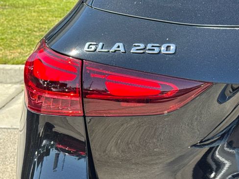 Used 2025 Mercedes-Benz GLA 250 image 11