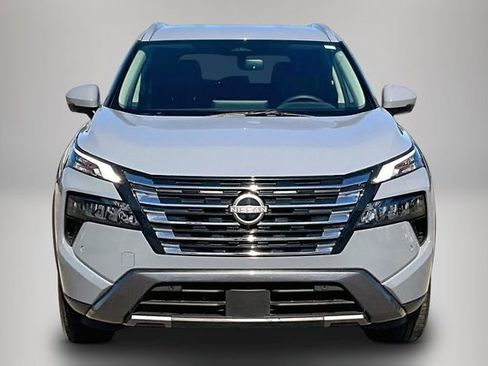 Certified 2025 Nissan Rogue SL FWD image 3