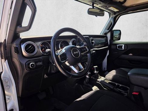 Used 2018 Jeep Wrangler Unlimited Sahara w/ LED Lighting Group AWD/4WD image 9