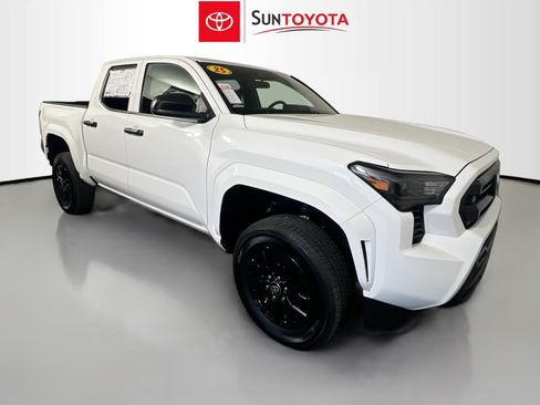 Used 2025 Toyota Tacoma SR AWD/4WD image 1