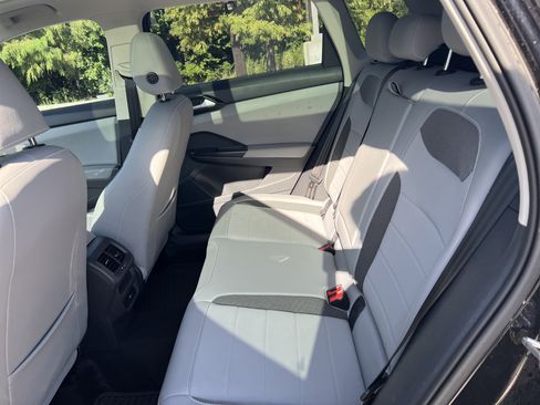 Used 2023 Volkswagen Taos SE w/ Panoramic Sunroof Package FWD image 28