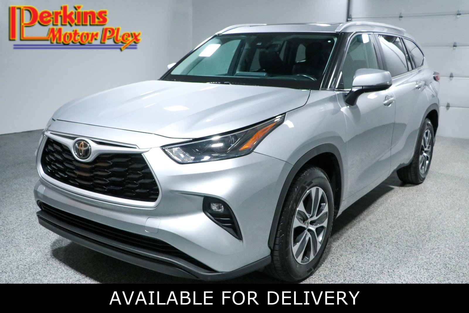 Used 2023 Toyota Highlander XLE FWD image 1