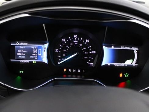 Used 2018 Ford Fusion SE FWD image 21