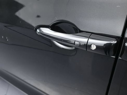 Used 2023 Chrysler Pacifica Touring-L FWD image 34
