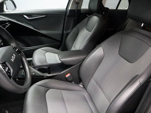 Used 2023 Kia Niro EX image 25