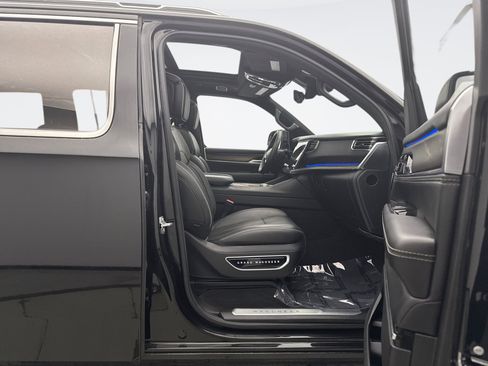 Used 2023 Jeep Grand Wagoneer Series II w/ Premium Group II image 19