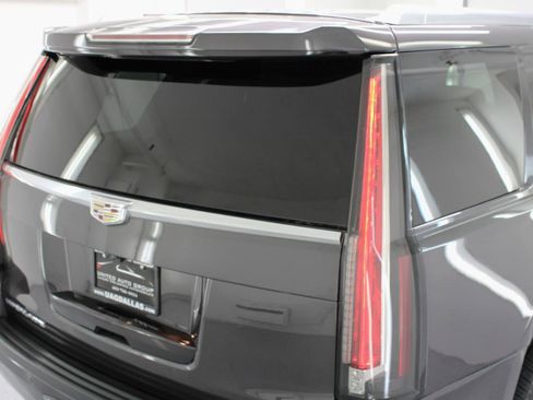 Used 2018 Cadillac Escalade Premium Luxury RWD image 19