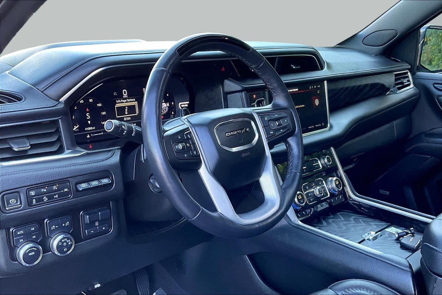 Used 2024 GMC Yukon Denali w/ Advanced Technology Package AWD/4WD image 17
