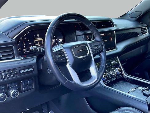 Used 2024 GMC Yukon Denali w/ Advanced Technology Package AWD/4WD image 17