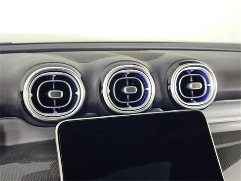 Used 2025 Mercedes-Benz GLC 300 4MATIC image 81