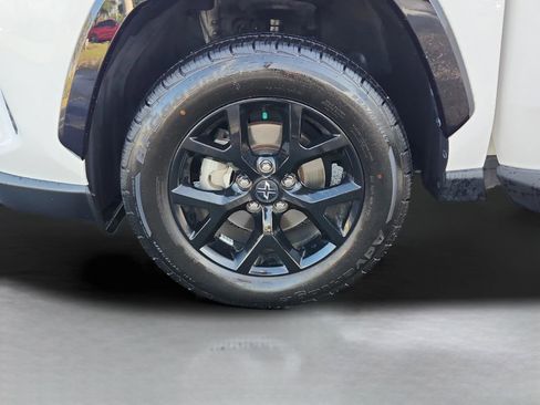 Used 2021 Toyota RAV4 XLE FWD image 36