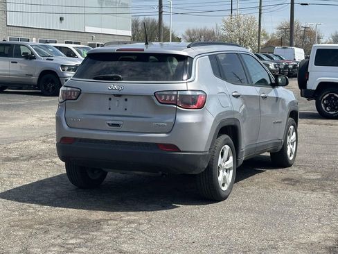 Used 2019 Jeep Compass Latitude w/ Cold Weather Group AWD/4WD image 4