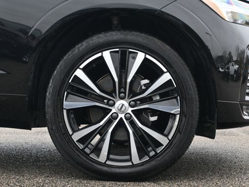 Used 2025 Volvo XC60 B5 Plus image 12