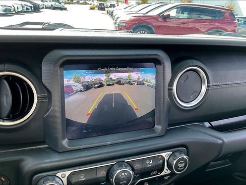 Used 2023 Jeep Wrangler Unlimited Sahara image 14