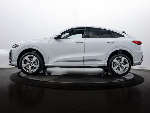 Certified 2025 Audi Q5 Premium Plus w/ Premium Plus AWD/4WD image 6