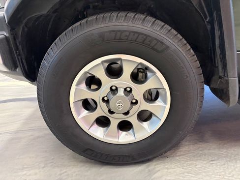 Used 2012 Toyota FJ Cruiser 4WD w/ Upgrade Pkg image 22