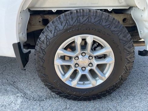 Used 2024 Chevrolet Silverado 1500 LT w/ Z71 Off-Road Package AWD/4WD image 10