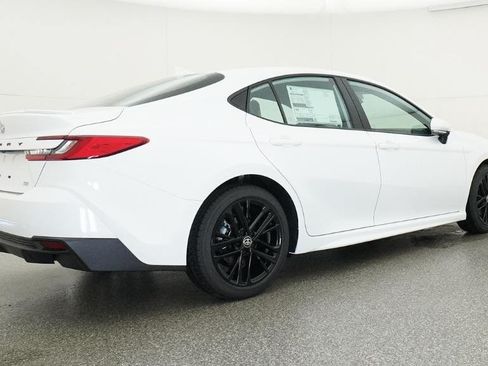 Used 2026 Toyota Camry SE FWD image 35