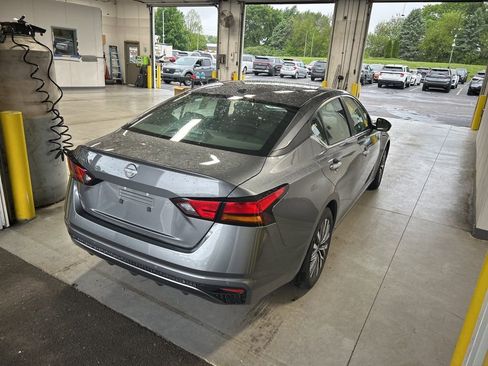 Used 2025 Nissan Altima 2.5 SV FWD image 6
