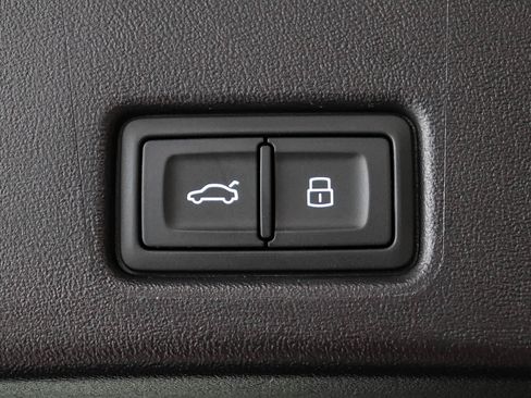 Used 2023 Audi Q4 e-tron Premium Plus image 36