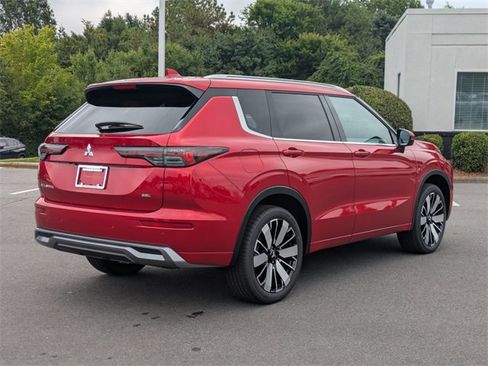 New 2025 Mitsubishi Outlander SEL image 3