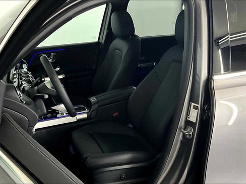 New 2025 Mercedes-Benz GLB 250 4MATIC image 14