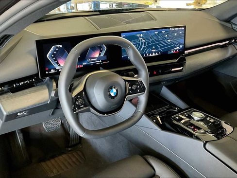 Used 2025 BMW 530i image 8