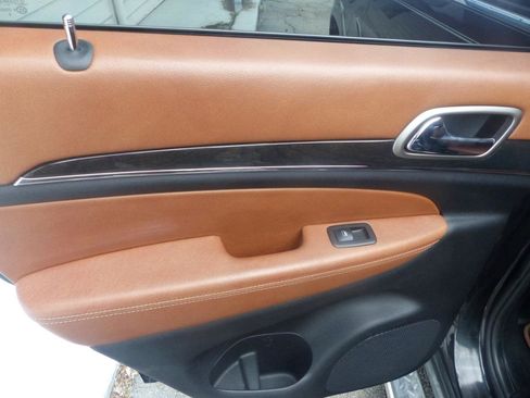 Used 2012 Jeep Grand Cherokee Overland Summit RWD image 12