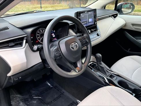 Used 2022 Toyota Corolla LE image 16