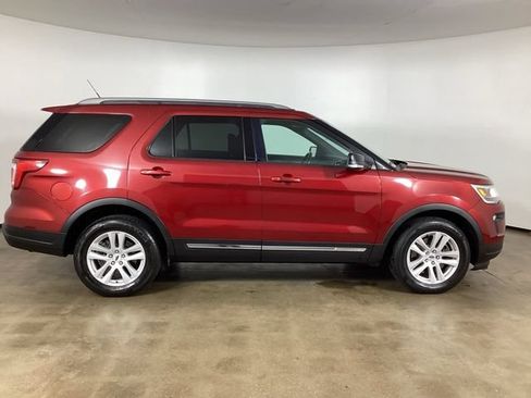 Used 2018 Ford Explorer XLT w/ Equipment Group 201A AWD/4WD image 4