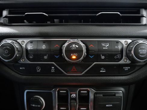 Used 2024 Jeep Wrangler Unlimited Sport AWD/4WD image 20