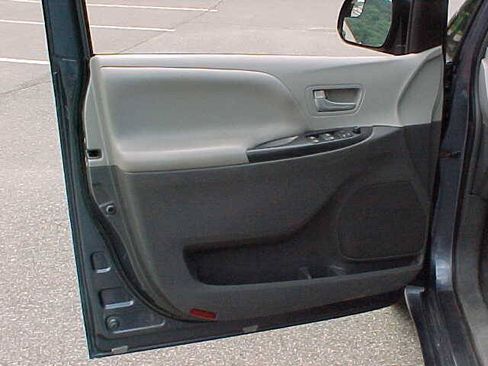 Used 2015 Toyota Sienna LE FWD image 19