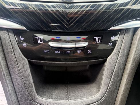 Used 2023 Cadillac XT6 Premium Luxury w/ Technology Package AWD/4WD image 18