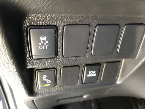 Used 2019 Nissan Pathfinder SV AWD/4WD image 31