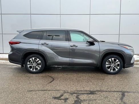 Certified 2020 Toyota Highlander XLE image 40