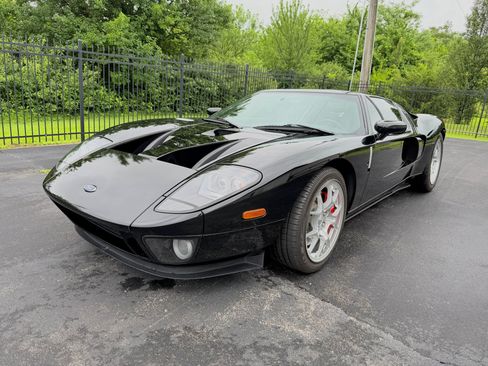 Used 2005 Ford GT RWD image 3