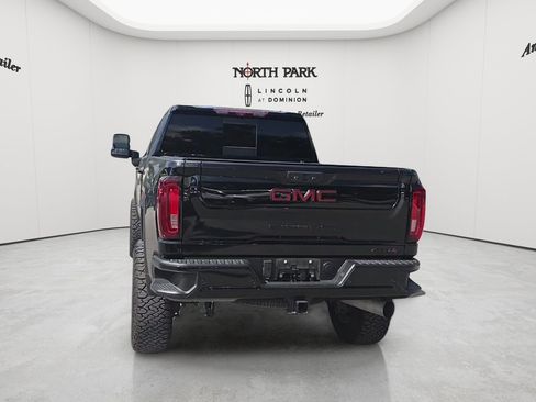 Used 2022 GMC Sierra 2500 AT4 w/ AT4 Premium Plus Package AWD/4WD image 4