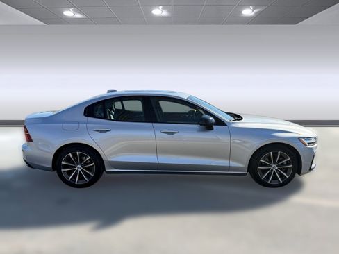 Used 2022 Volvo S60 B5 Momentum image 7