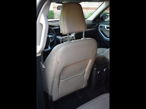 Used 2021 Ford Explorer XLT w/ Equipment Group 202A image 21