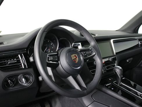 Used 2025 Porsche Macan AWD/4WD image 4