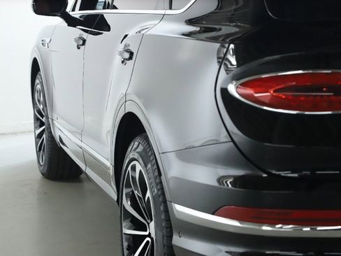 Used 2022 Bentley Bentayga image 6