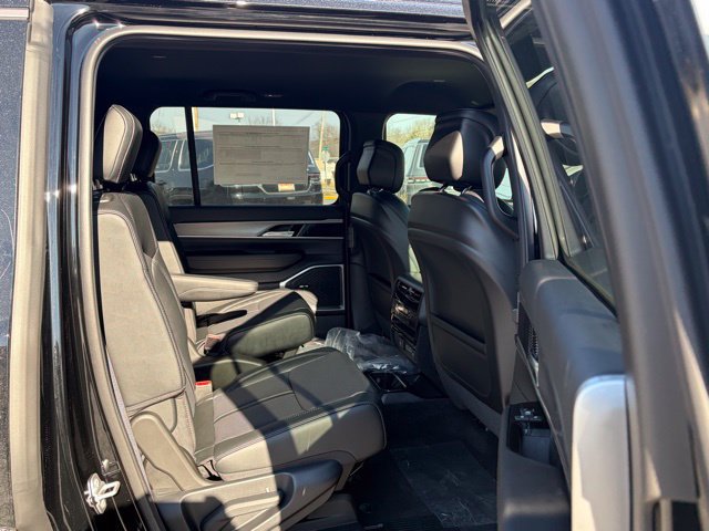 New 2026 Jeep Grand Wagoneer Limited AWD/4WD image 32