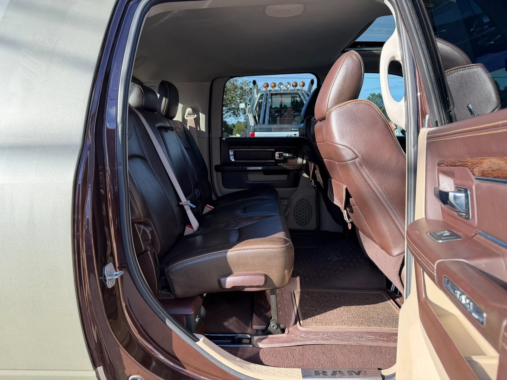 Used 2014 RAM 3500 Laramie Longhorn AWD/4WD image 19