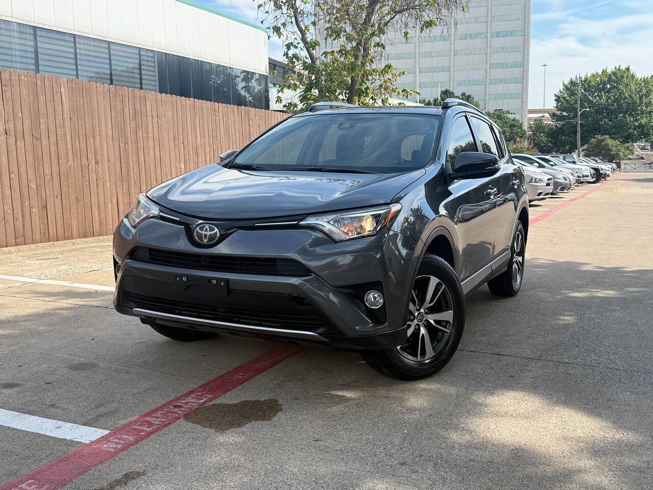 Used 2018 Toyota RAV4 XLE w/ Plus Extra Value Package FWD image 2