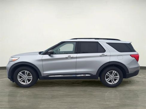 Used 2023 Ford Explorer XLT w/ Equipment Group 202A image 2
