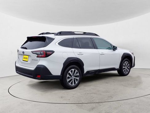 Used 2025 Subaru Outback Premium AWD/4WD image 5