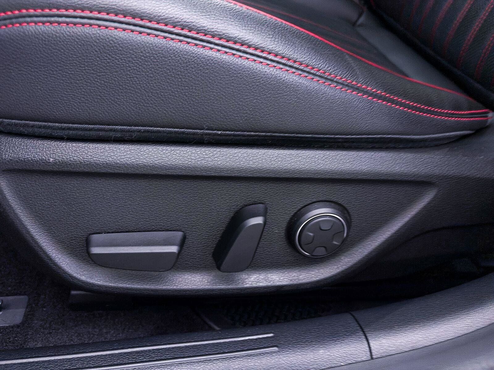 Used 2023 Genesis G70 2.0T w/ Sport Prestige Package RWD image 19
