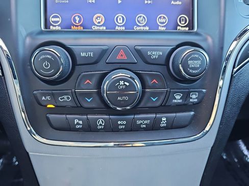 Used 2018 Jeep Grand Cherokee Limited image 29