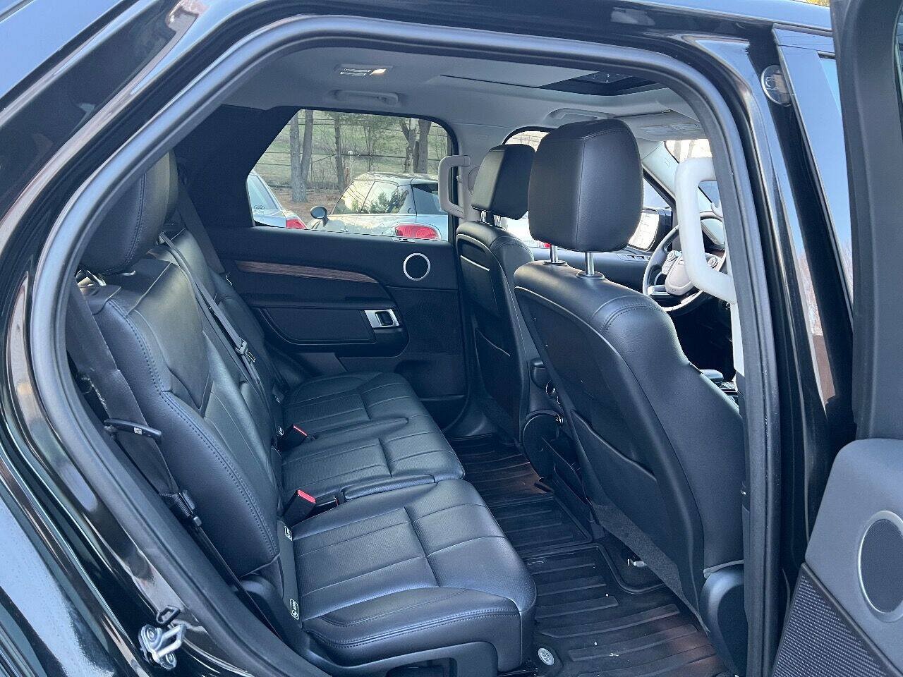 Used 2017 Land Rover Discovery HSE AWD/4WD image 15