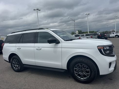 Used 2025 Ford Expedition Active AWD/4WD image 6